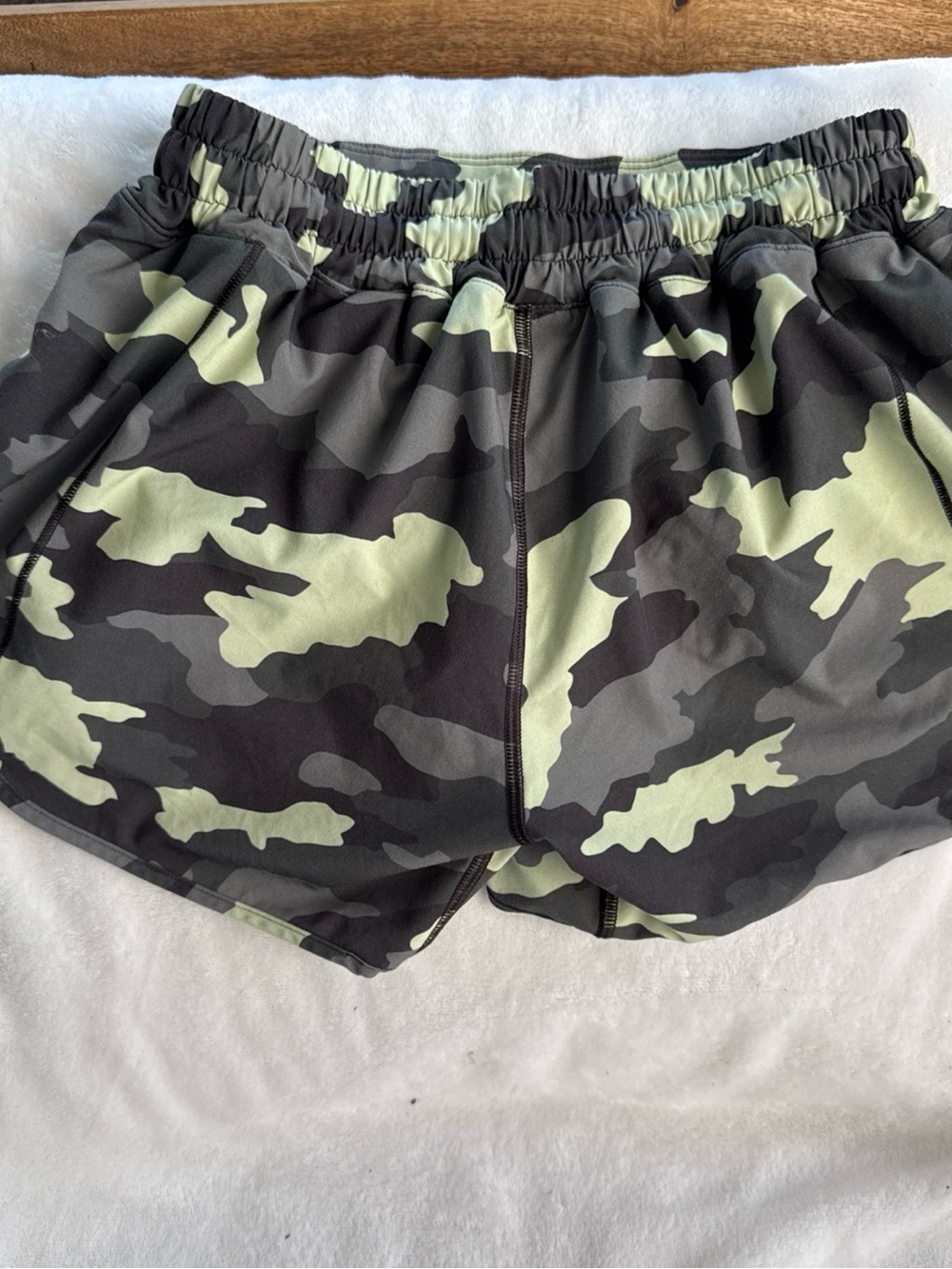 lululemon athletica Men's Camo Running Shorts - Olive & Black